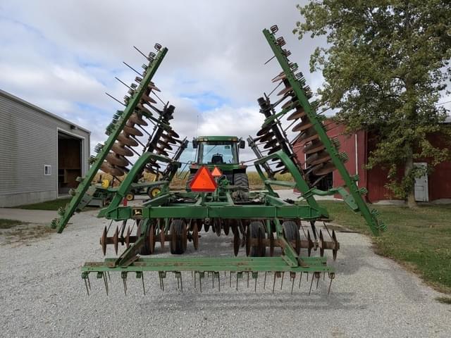 Image of John Deere 235 equipment image 1