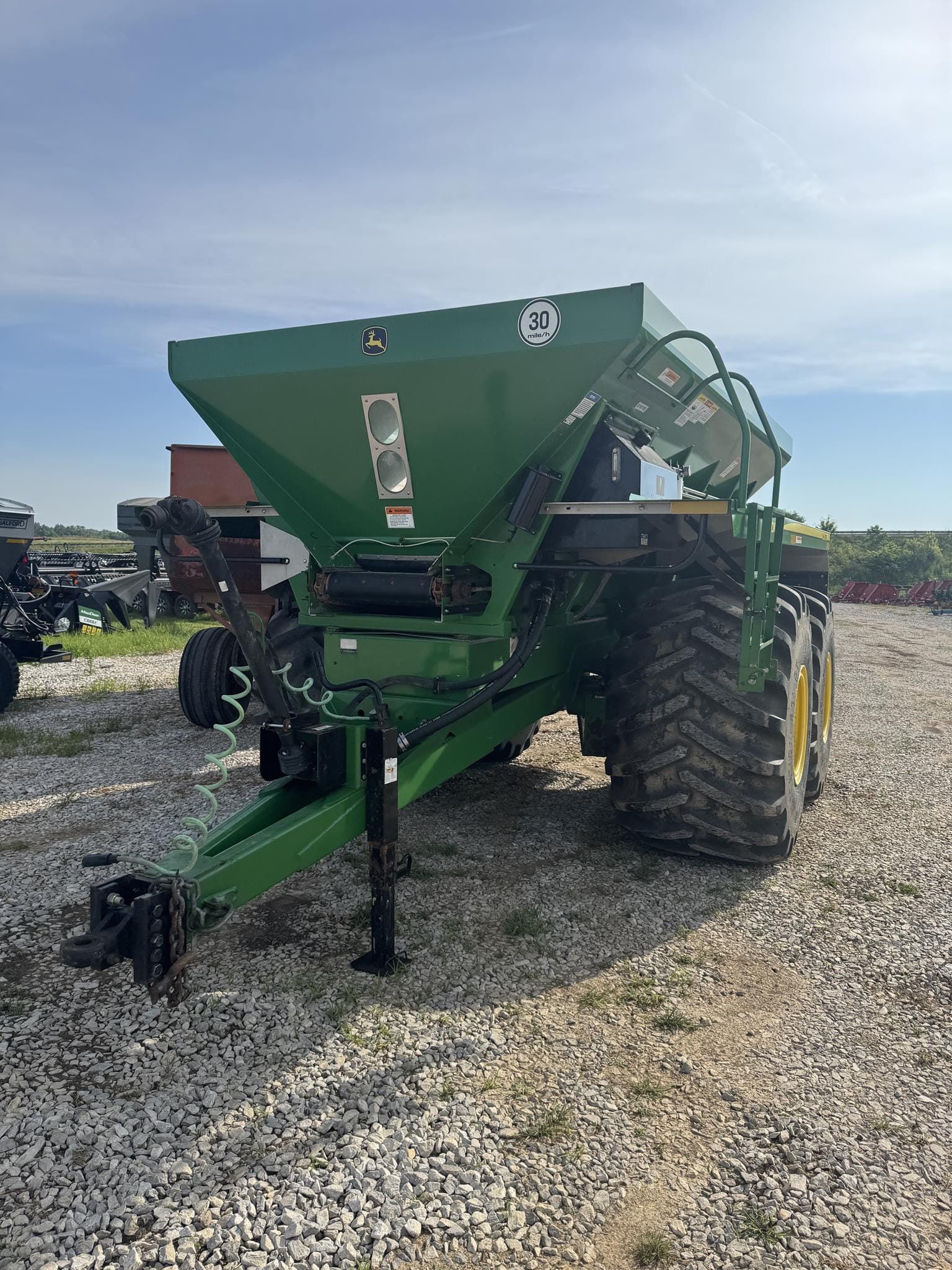 John Deere DN345 Equipment Image0