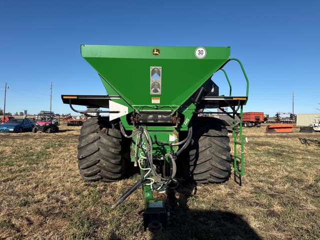 Image of John Deere DN345 equipment image 1