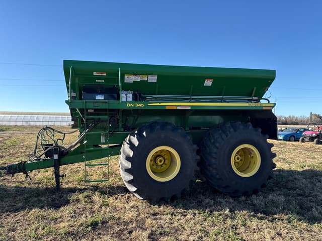 Image of John Deere DN345 equipment image 3