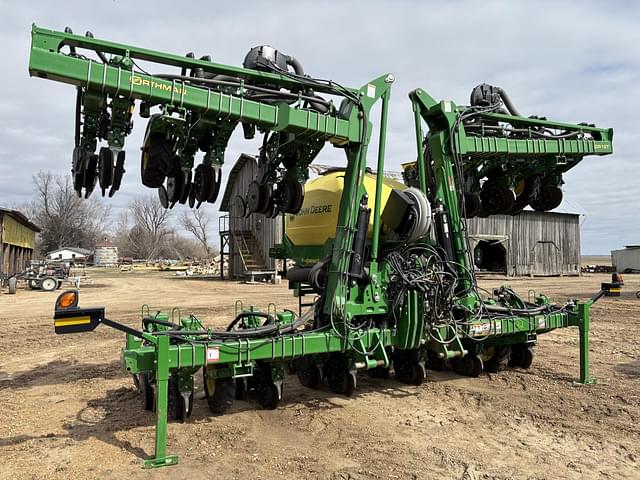 Image of John Deere DR12 equipment image 1