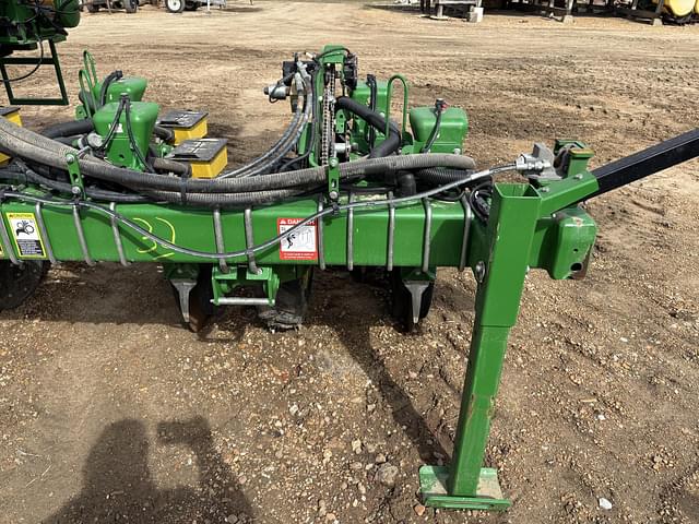 Image of John Deere DR12 equipment image 4