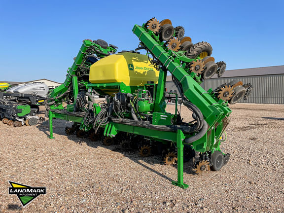 2022 John Deere DR16 Equipment Image0