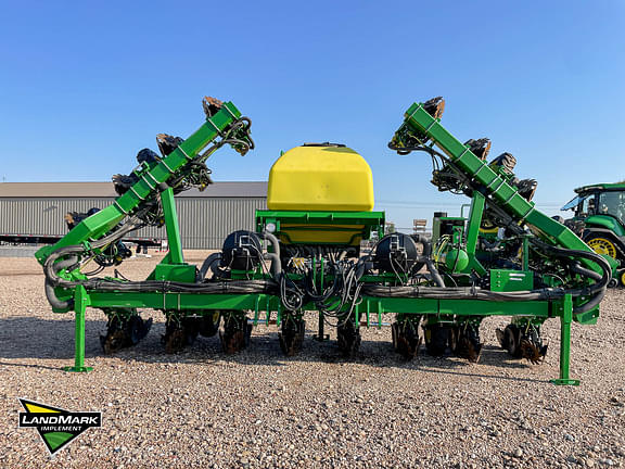 Image of John Deere DR16 equipment image 1