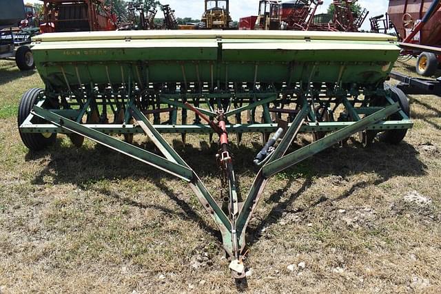 Image of John Deere B246B equipment image 1