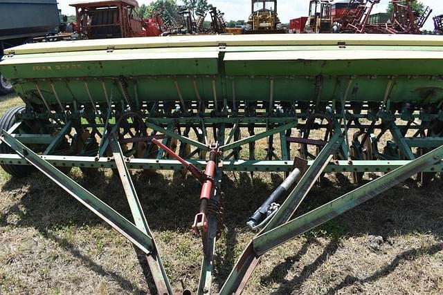 Image of John Deere B246B equipment image 4