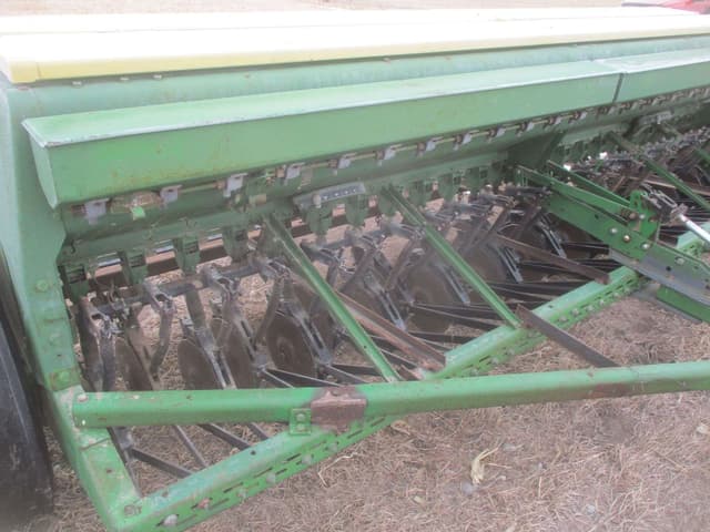 Image of John Deere 8300 equipment image 4