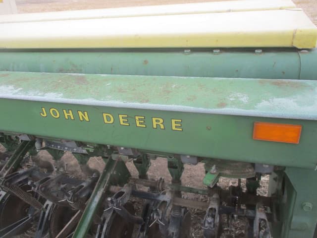 Image of John Deere 8300 equipment image 2