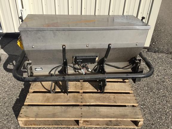 Image of John Deere TerrainCut Drop Spreader equipment image 3