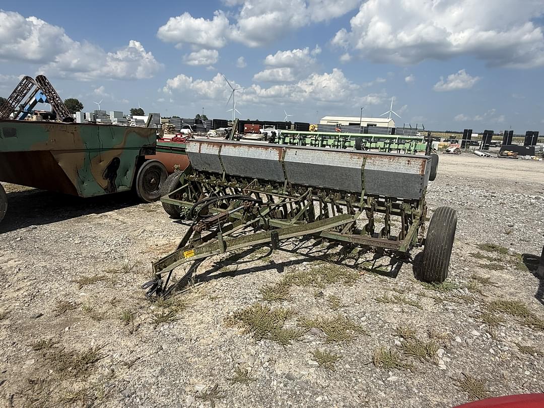 Image of John Deere E000B Primary image