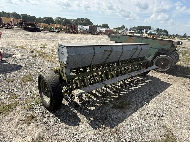 Image of John Deere E000B equipment image 4