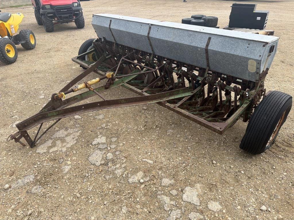 John Deere E000B Equipment Image0