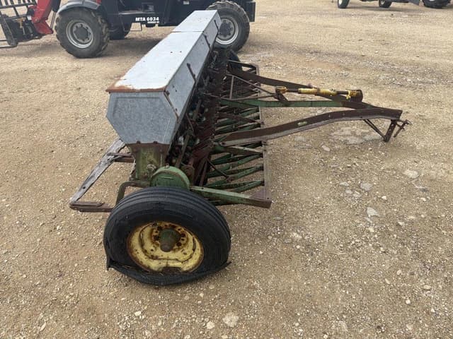 Image of John Deere E000B equipment image 4