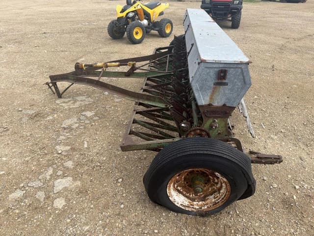 Image of John Deere E000B equipment image 1