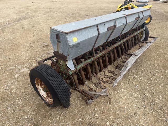 Image of John Deere E000B equipment image 2