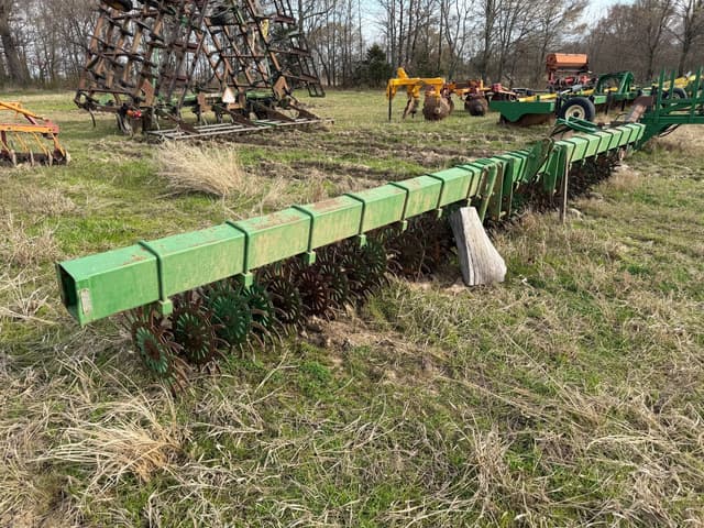 Image of John Deere E0400 equipment image 1