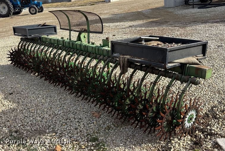 John Deere E0400 Equipment Image0