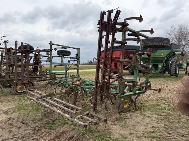 Image of John Deere E1000 equipment image 2