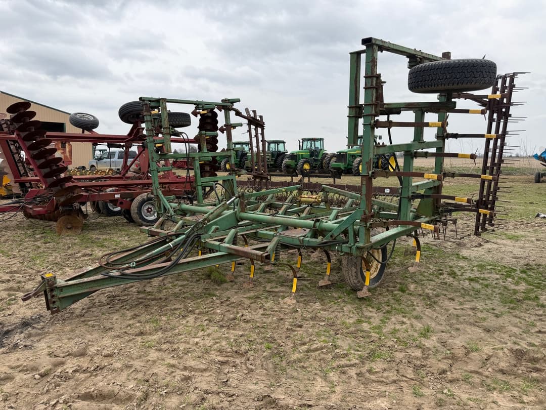 Image of John Deere E1000 Primary image