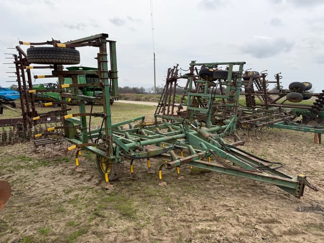 Image of John Deere E1000 equipment image 1