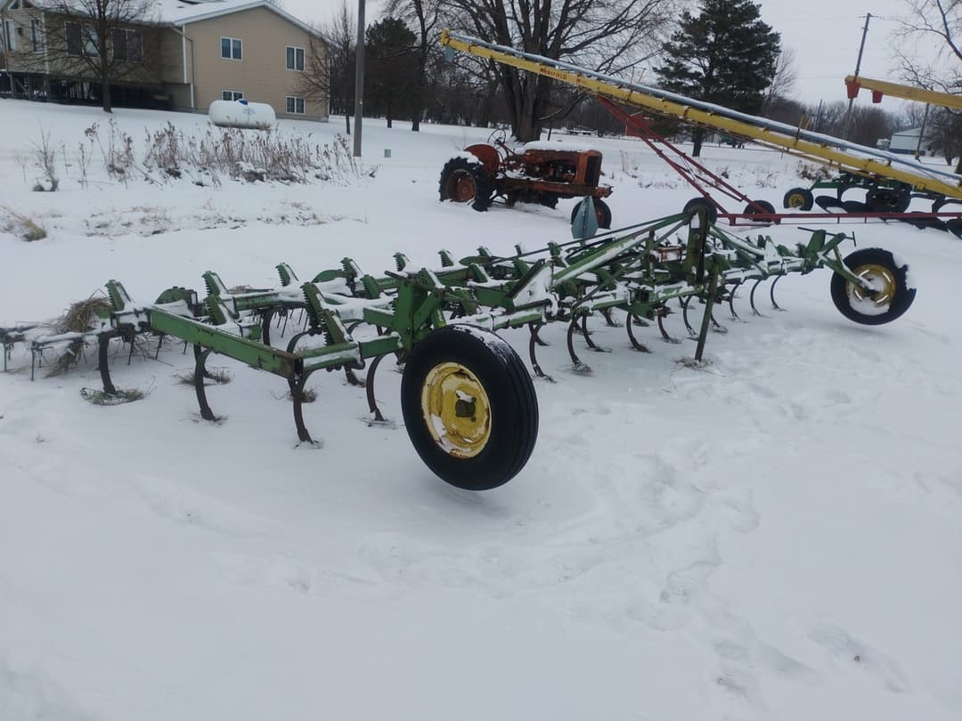 Image of John Deere E1100 Primary image