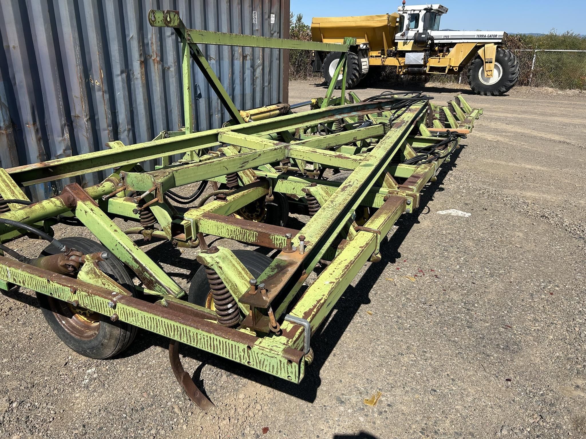 John Deere E1600 Equipment Image0