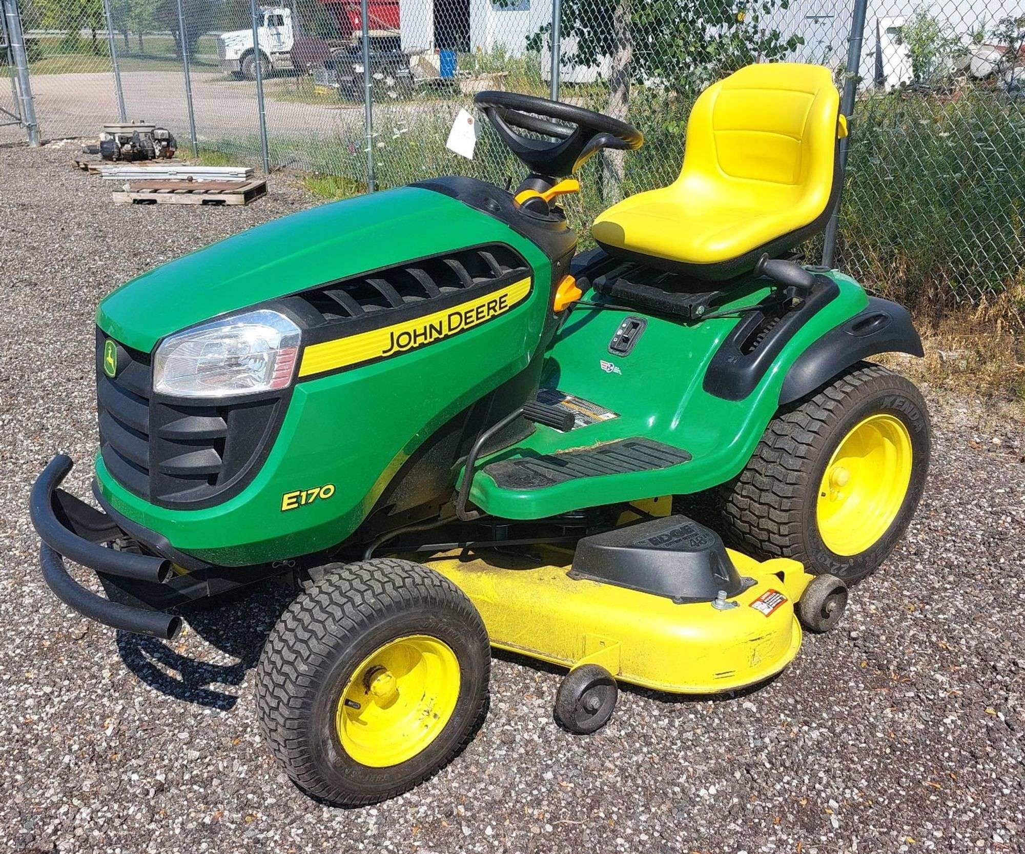 John Deere E170 Equipment Image0