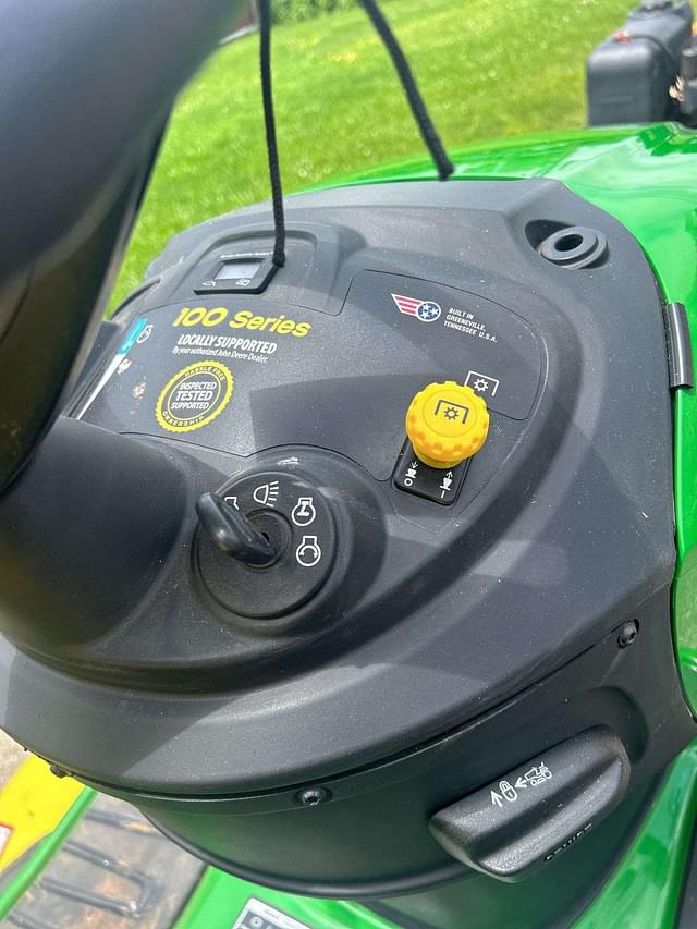 Image of John Deere E180 equipment image 4