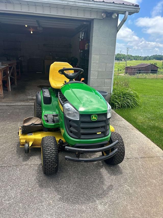 Image of John Deere E180 equipment image 1