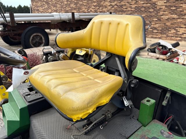 Image of John Deere F910 equipment image 4