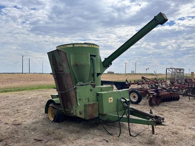 Image of John Deere 700 equipment image 2