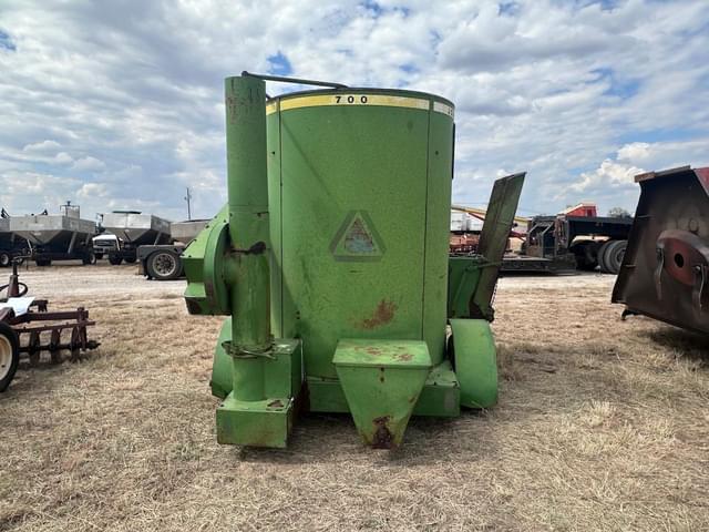 Image of John Deere 700 equipment image 3