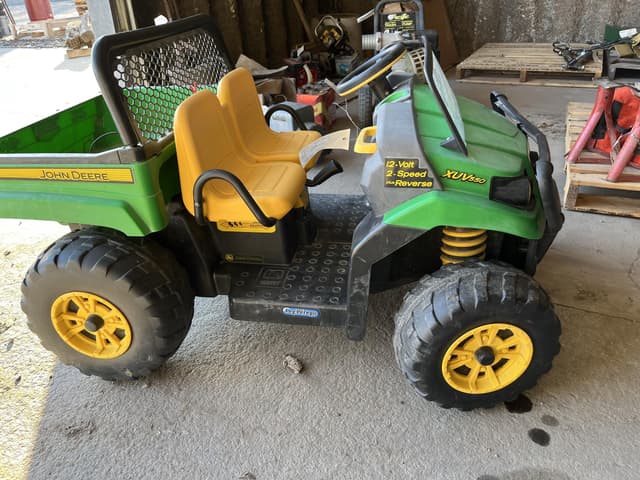 Image of John Deere XUV 550 equipment image 4