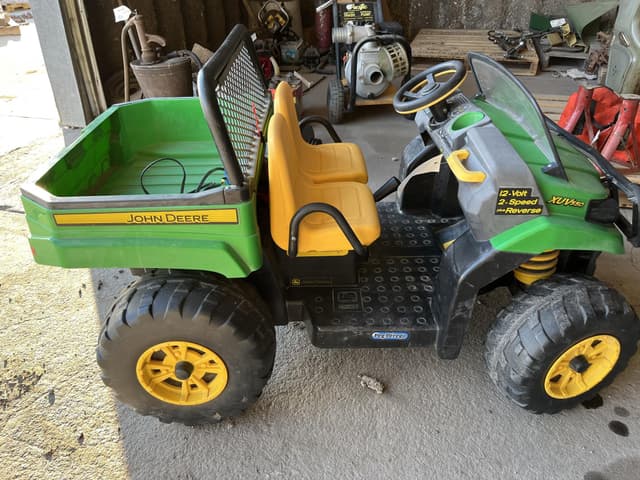 Image of John Deere XUV 550 equipment image 1