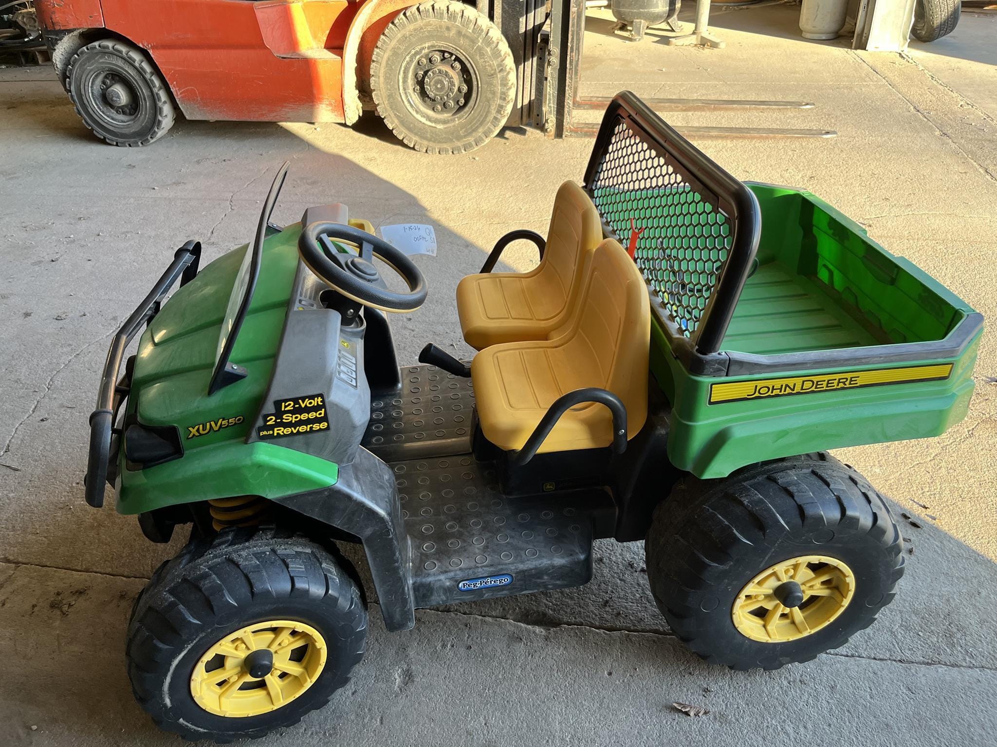 John Deere XUV 550 Equipment Image0