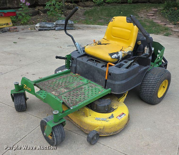 Image of John Deere Z235 Primary image