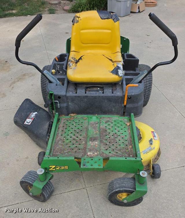Image of John Deere Z235 equipment image 1