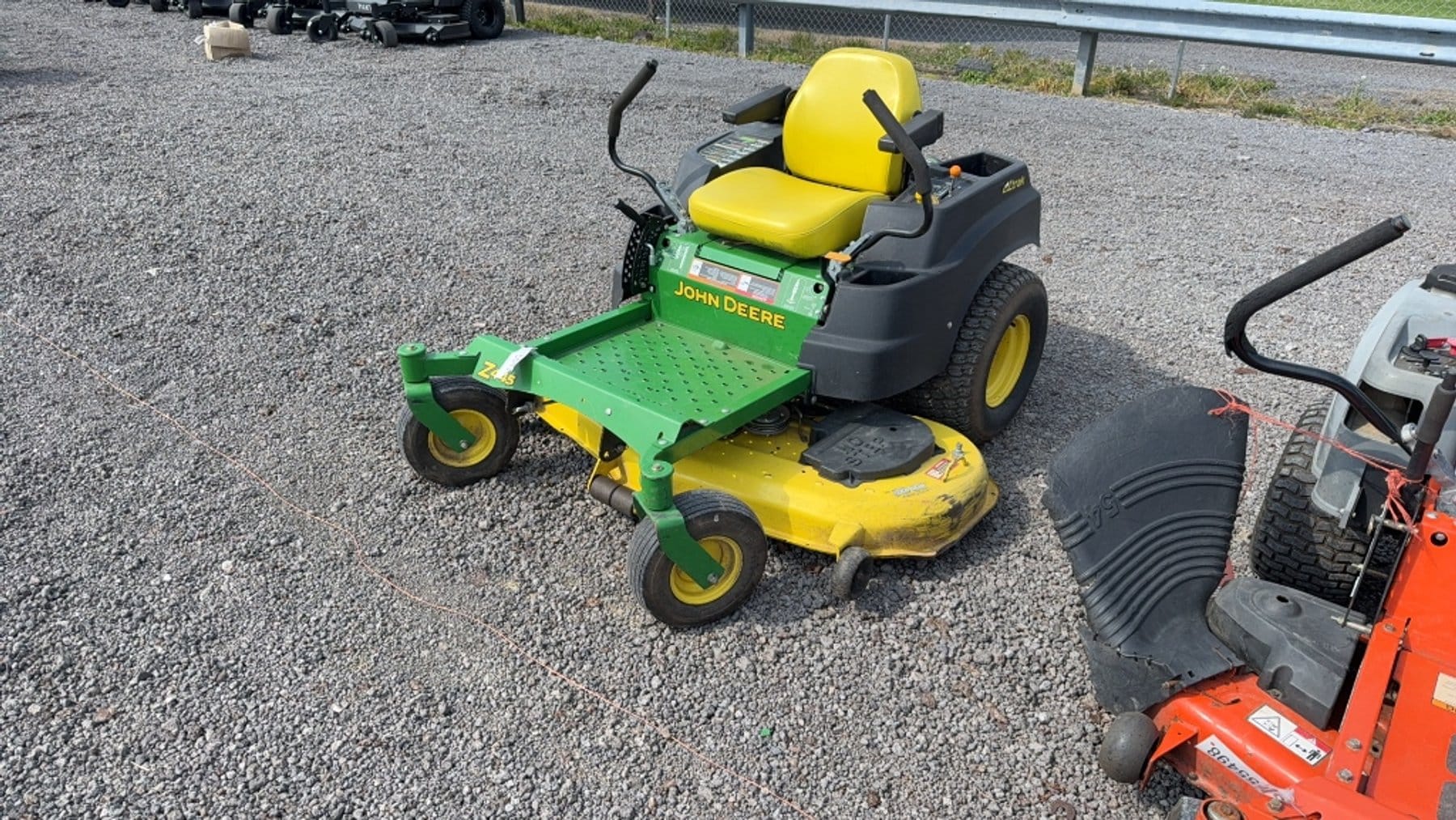 John Deere Z445 Equipment Image0