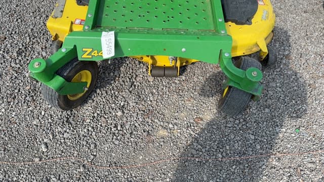 Image of John Deere Z445 equipment image 3