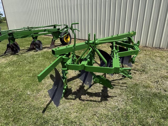 Image of John Deere F120 equipment image 3