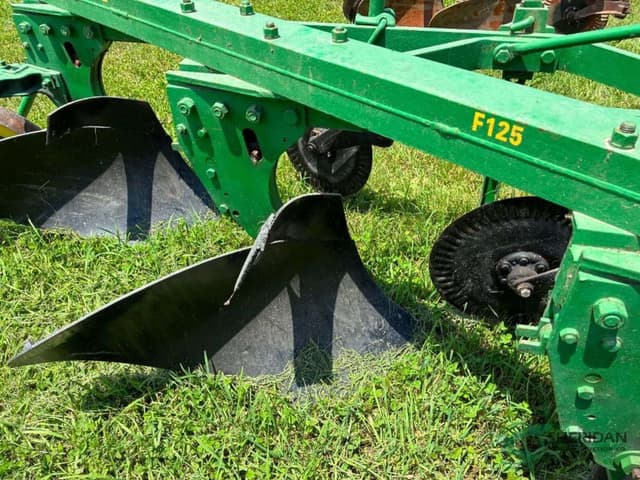 Image of John Deere F125 equipment image 3