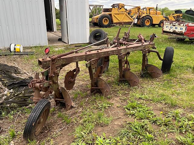 Image of John Deere 414 equipment image 1