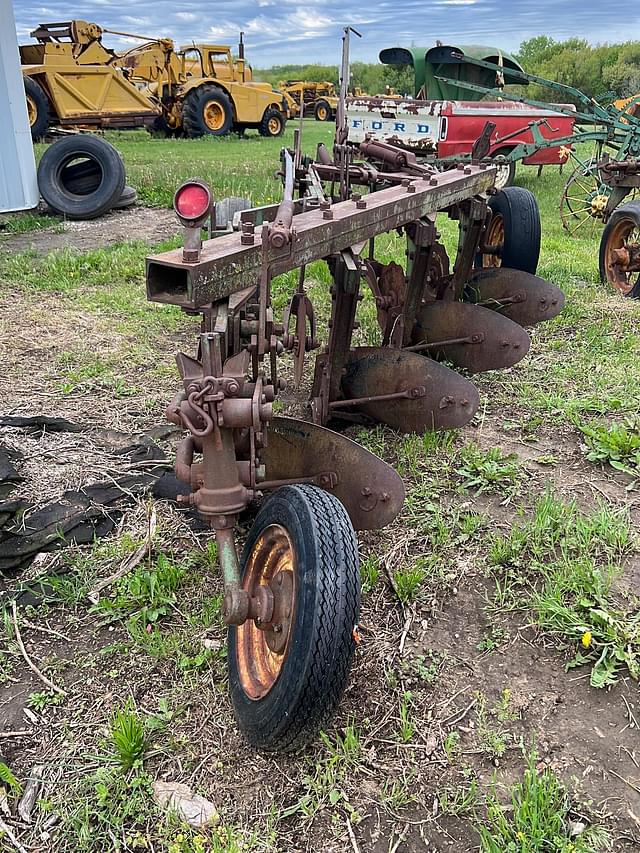 Image of John Deere 414 equipment image 2