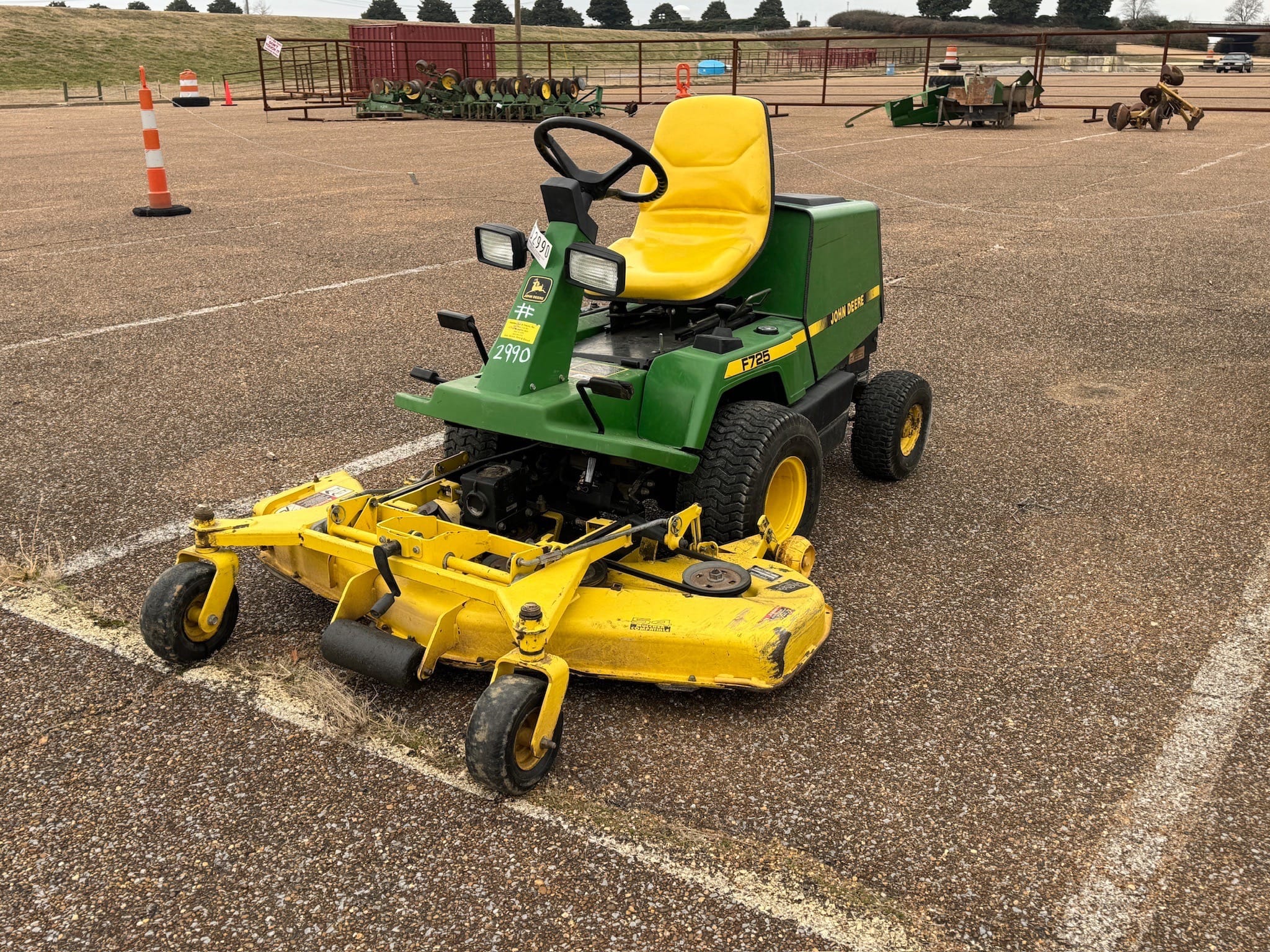 Main image John Deere F725