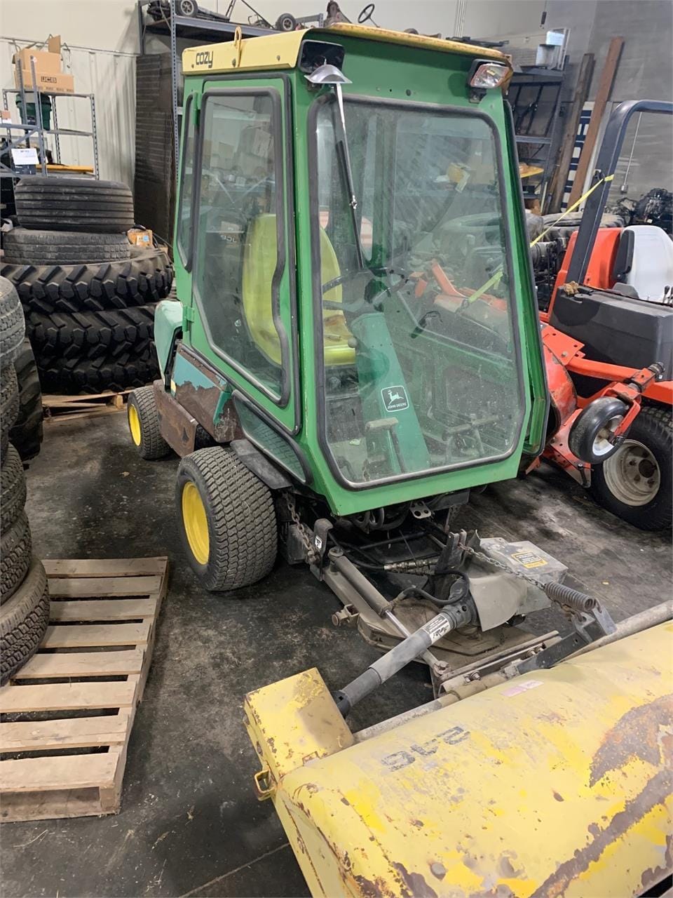 Main image John Deere F910