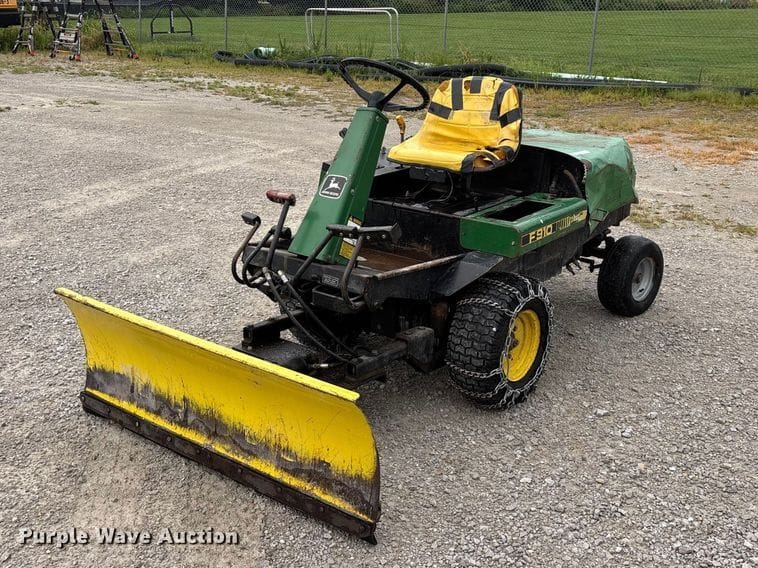 John Deere F910 Equipment Image0