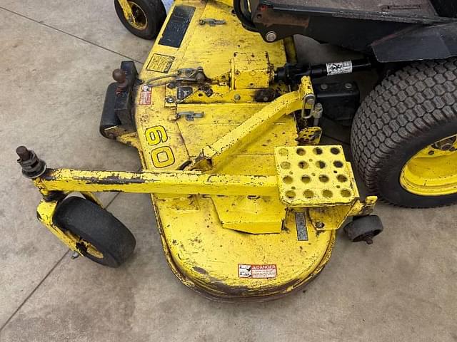 Image of John Deere F911 equipment image 2