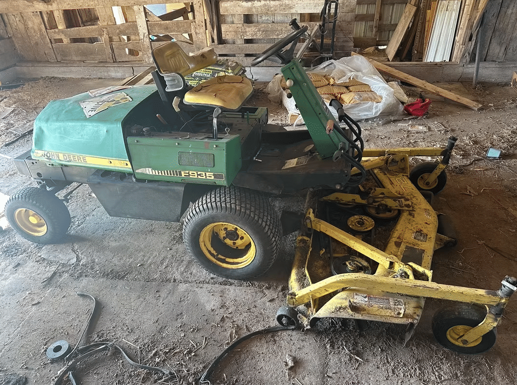 Image of John Deere F935 Image 1