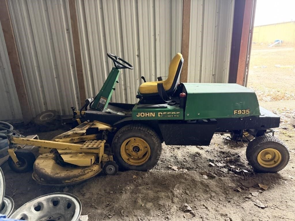John Deere F935 Equipment Image0