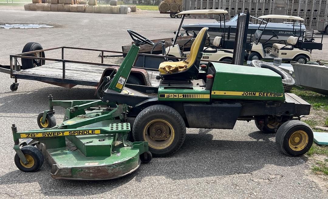 Image of John Deere F935 Primary image